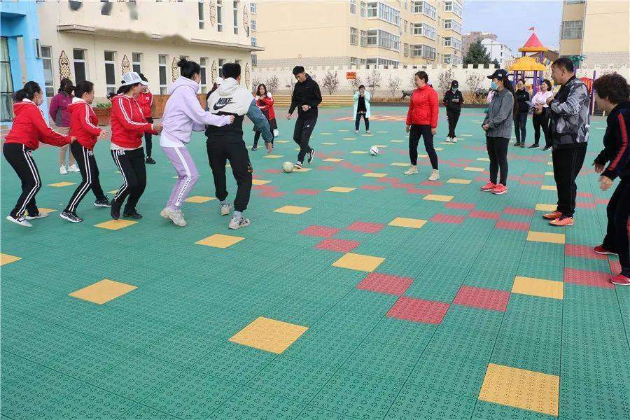 《小足球大教育》足球游戏培训“开云电竞”(图11)
《小足球大教育》足球游戏培训“开云电竞”(图11)