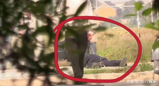 ‘开云电竞’
赵丽颖拍戏“撞车” 现场图片曝光 独自趴在车上(图7) ‘开云电竞’
赵丽颖拍戏“撞车” 现场图片曝光 独自趴在车上(图7)