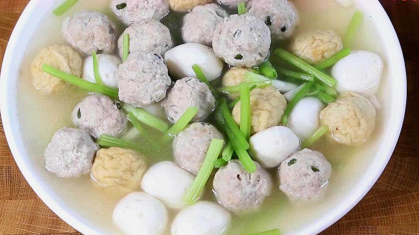 黄轩展露完美身材 有颜有继承 男子味十足!西装+AJ穿出潮水范_开云电竞官网(图2) 开云电竞