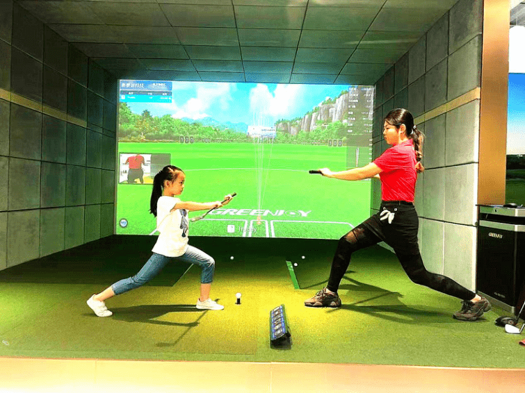 
高尔夫模拟器训练+下场实战 听说这是学好高尔夫的一条捷径：开云电竞(图9)