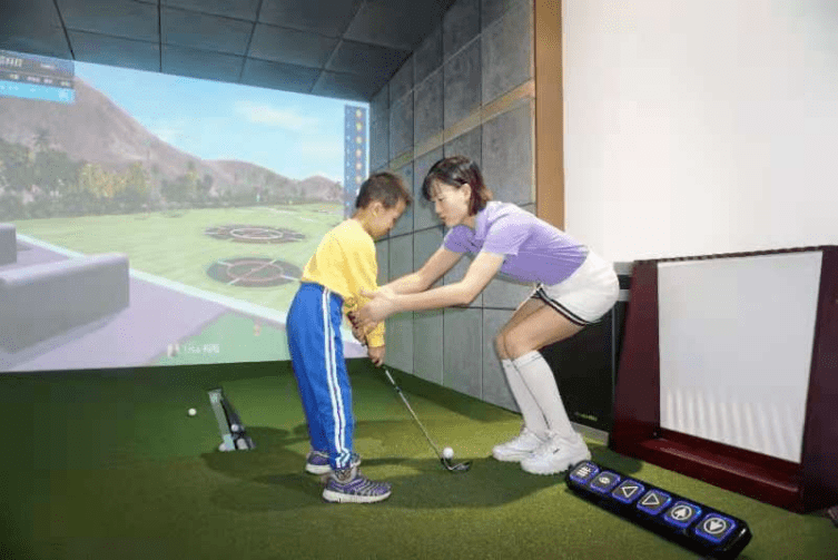 
高尔夫模拟器训练+下场实战 听说这是学好高尔夫的一条捷径：开云电竞(图11)