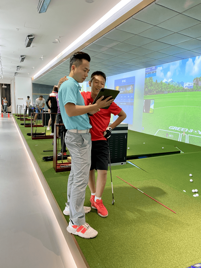 
高尔夫模拟器训练+下场实战 听说这是学好高尔夫的一条捷径：开云电竞(图17)