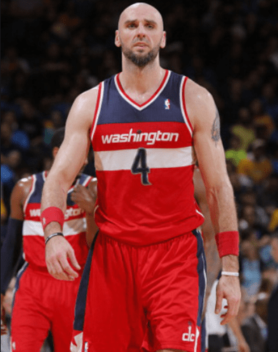 开云电竞官网-
球星养的“奇葩”宠物？猪和骆驼不算啥 乔治的狗竟然叫“科比”(图2)